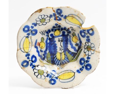 A SMALL LATE 17TH CENTURY MOULDED DUTCH DELFTWARE DISH, painted in blue, yellow and green with a portrait of King William III