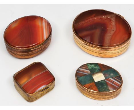 AN ANTIQUE GILT METAL AND AGATE OVAL SNUFF BOX, 6cm wide; two further gilt metal and agate mounted snuff boxes and a hardston