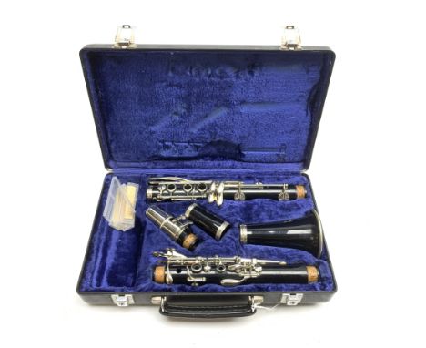 Unmarked five-piece clarinet, serial no.284750, in Buffet Crampon Paris fitted hard carrying case - Condition Report 