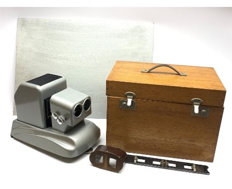 West German 3-D slide projector with dual CassarP Steinheit Munchen 1:2.8/80mm lens W39cm H28cm, in oak carrying case; togeth