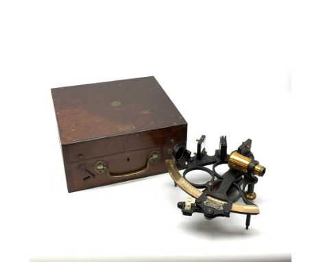 Mid-20th century Heath &amp; Co Hezzanith sextant with black crackled framework and bakolite handle, the brass arc with silve