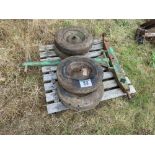 4No wheels with handle