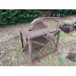 Saw bench, belt driven