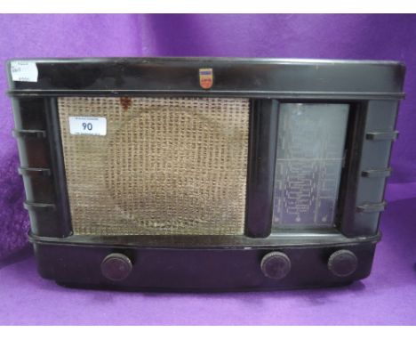 A vintage Philips bakelite radio