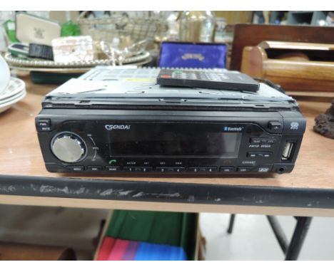 A vintage car radio be Sendai with remote