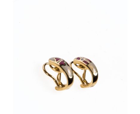 FABERGÉ-Ohrclips 750er Gelbgold. Emailliertes-Kleeblatt mit einem Brillant. Gestempelt Fabergé, 750. In original Geschenkbox.