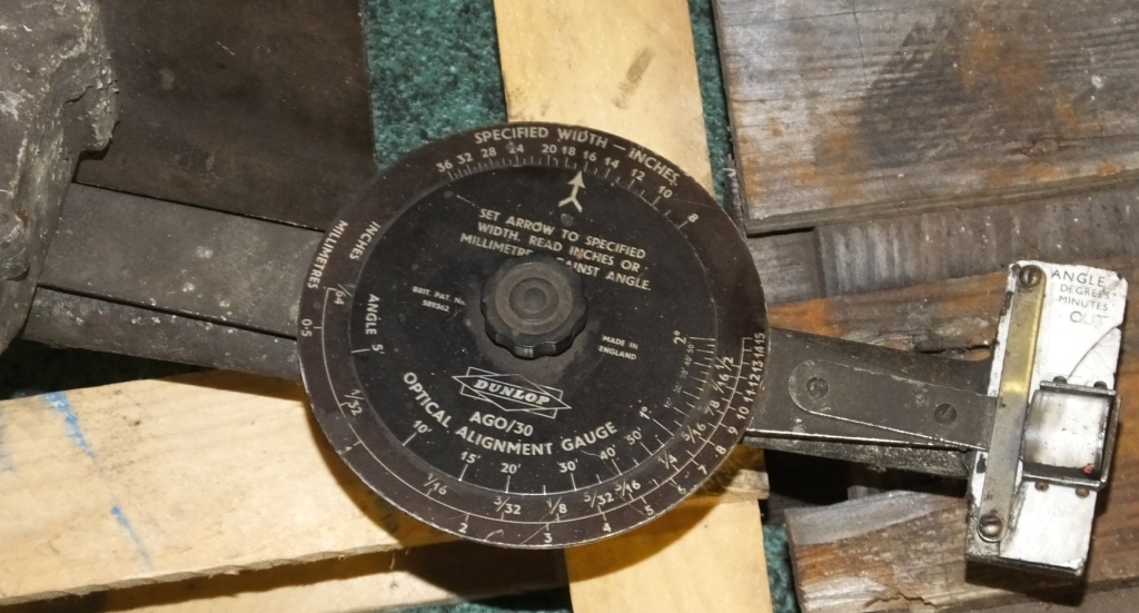 Wheel alignment gauge