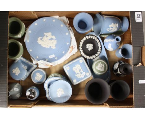 A large collection of Wedgwood jasperware in green, light blue and black to include vases, trinket boxes, plates, etc (32 pie