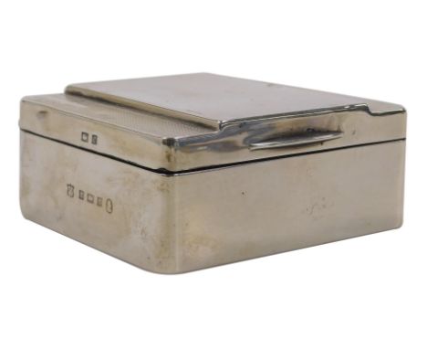 An Elizabeth II silver cigarette box, the stepped lid with engine turned decoration, Birmingham 1952, 7.48oz, 8.5cm wide.