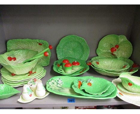 A quantity of vintage Beswick lettuce leaf ceramics and similar items