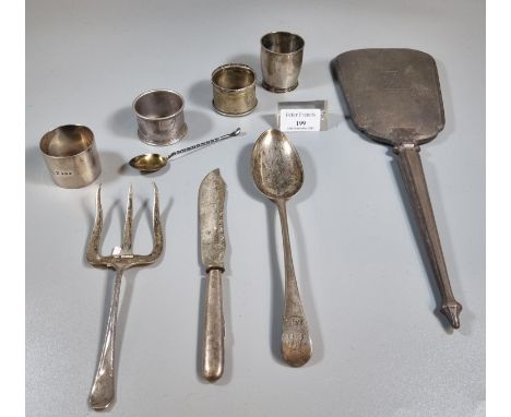 Collection of silver items to  include: early 20th century engine turned hand mirror, silver napkin rings, silver egg cup dat