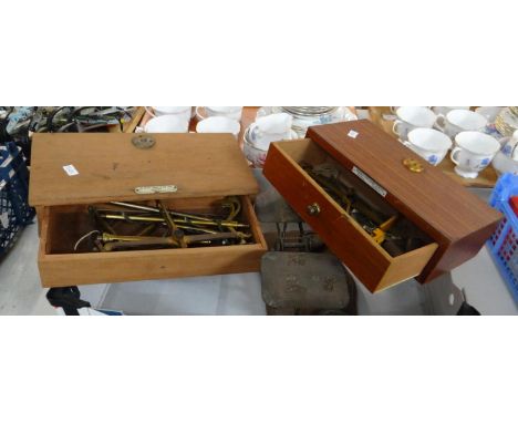 Collection of boxed and loose vintage letter scales and weights; one complete unboxed and two wooden boxes containing various