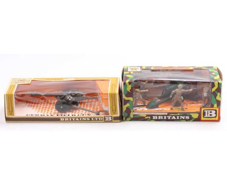 A Britains boxed Army group military field gun to include No. 7307 25-pounder gun and British Infantry gift set, together wit