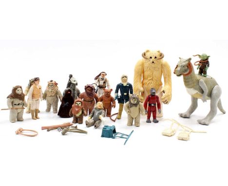 Palitoy/Kenner Star Wars figure group of 17 with examples including Han Solo in Hoth dress, Yoda with snake, Wampa Hoth snow 