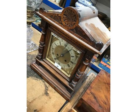 Late 19th / early 20th century Continental walnut bracket clock