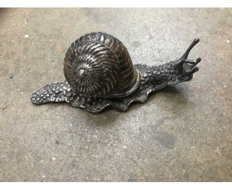 Continental low grade silver model of a snailCondition report: Size=Length-9cm, Height-3cm, Width-3cm  