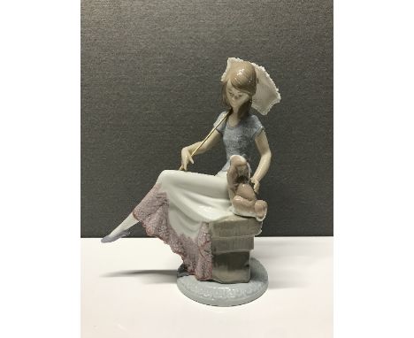 LLADRO FIGURINE 7612 PICTURE PERFECT AND BOX