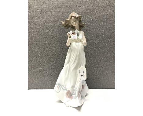 LLADRO FIGURINE 6777 BUTTERFLY TREASURES AND BOX