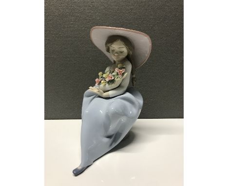 LLADRO FIGURINE 5862 FRAGRANT BOUQUET AND BOX