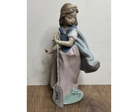 LLADRO FIGURINE 6036 YOUNG PRINCESS AND BOX