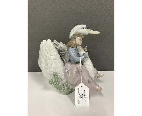 LLADRO FIGURINE 5704 SWAN SONG AND BOX