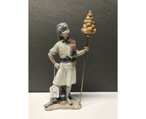 LLADRO FIGURINE 1400 VALENCIAN BOY WITH FRUIT AND BOX