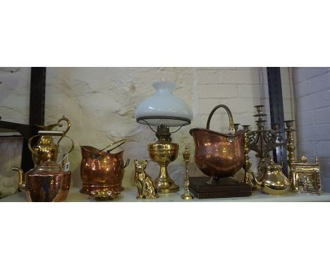A Mixed Lot of Brass and Copper Wares, To include a tea kettle, a coal helmet, oil lamp, etc, (a lot)