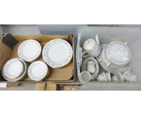 A Noritake Contemporary Collection tea and dinner service **PLEASE NOTE THIS LOT IS NOT ELIGIBLE FOR POSTING AND PACKING** 