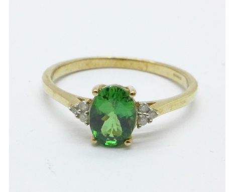 A 9ct gold, chrome tourmaline ring with diamond shoulders, 1.5g, O 