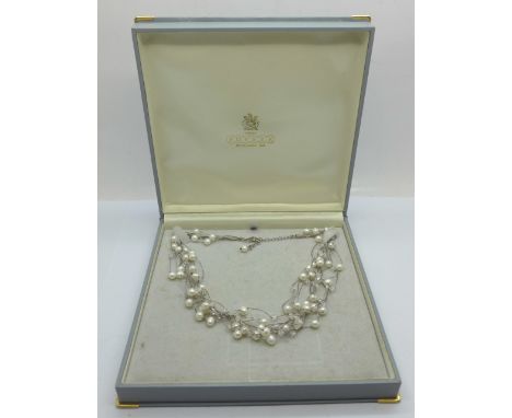 A silver and pearl necklace 