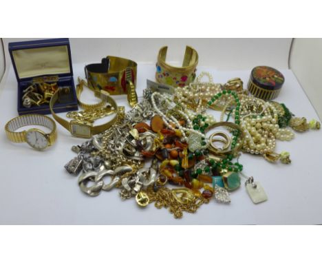 A collection of vintage costume jewellery 