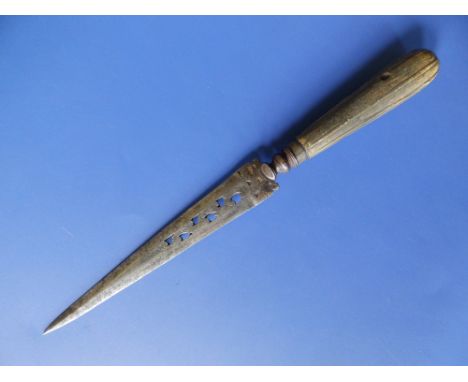 An 18thC Italian hunting dagger with pierced blade &amp; horn handle, 9".