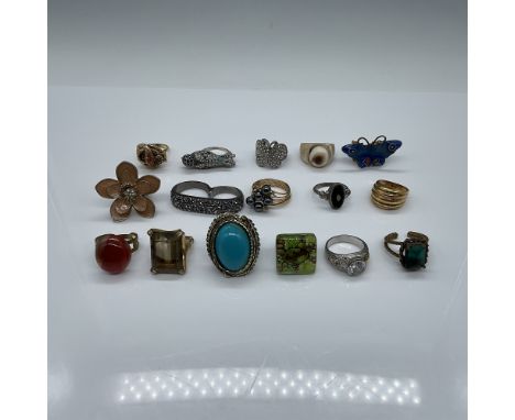 A collection of 16 assorted vintage and modern rings featuring a variety of designs and materials. Highlights include stateme