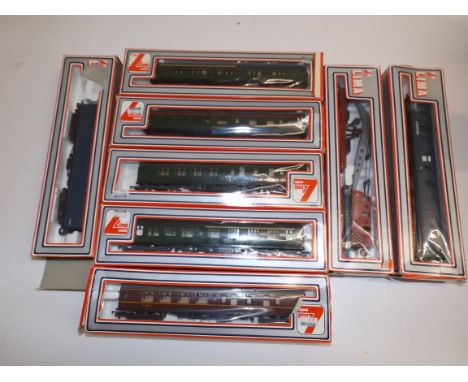 Five Lima carriages and three wagons, boxes damaged.