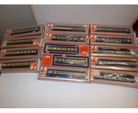Fourteen carriages by Lima, some may be dissimilar box.