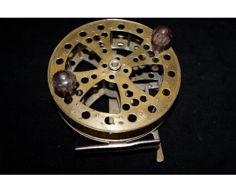 Vintage fishing reel 14cm diameter