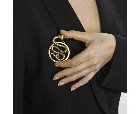 BOUCHERON: PENDENTIF OR ET RUBIS, 'TROUBLE SERPENT'Formant un serpent stylisé, les yeux sertis de deux rubis calibrés, signé 