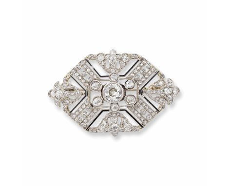 BROCHE/PENDENTIF EMAIL ET DIAMANTS, CIRCA 1920Composé d'une monture entièrement ajourée, sertie de diamants de taille ancienn