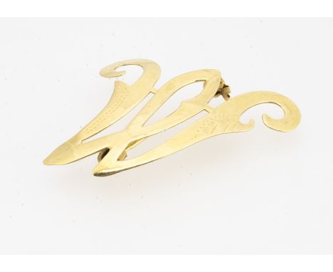 A continental yellow metal letter brooch, M, marked 585, 1.8g