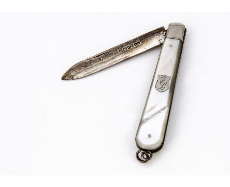 A George V silver and mother of pearl pocket fruit knife 