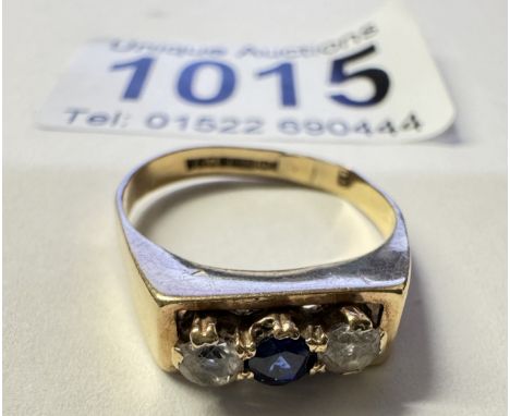 A vintage blue/white stone set ring in 9ct gold, Birmingham hall mark, size M, 2.1 grams.