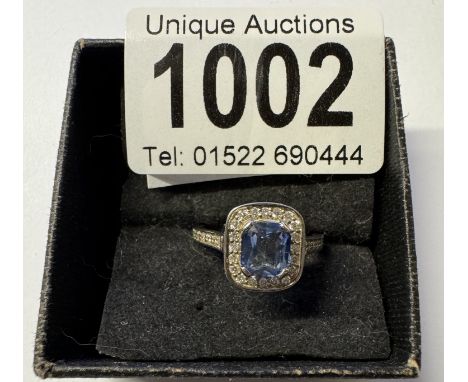 An 18ct white gold quality sapphire diamond ring. 3.56 grams. Size M