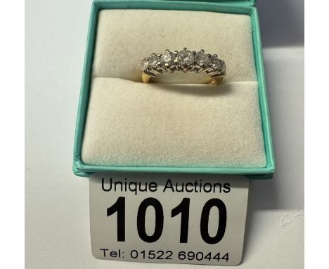 A 7 stone 18ct bar style diamond ring. 3.61 grams. Size M