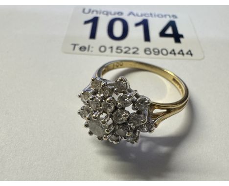 An 18ct white gold diamond 1ct daisy ring. Centre stone raised. 4.4 grams. Size N