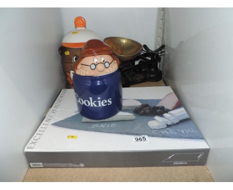 Cookie Jars, Chopping and Kitchen Scales 