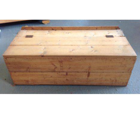Large Pine Trunk and Contents - Curtains 