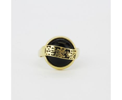 A 14ct yellow gold and onyx ring with Chinese characters, (K).