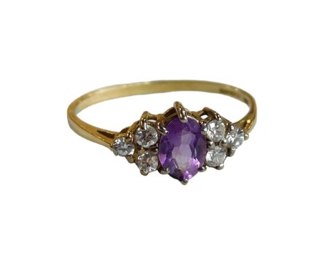 9 CARAT GOLD AMETHYST RING 