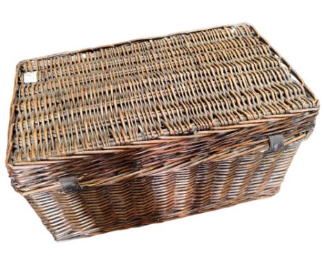 VINTAGE WICKER PICNIC BASKET 