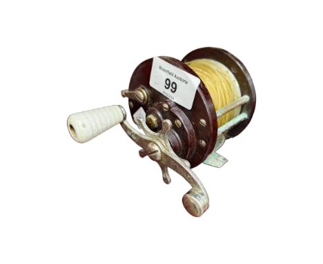 VINTAGE PENN BAKELITE SEA REEL 